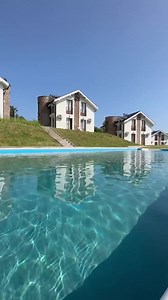 Crown House | Zvuk ptica, zvuk vode, tišina i odmor čekaju vas u Crown house. Crown house je podeljena na dva identična apartmana.💫 Jedan apartman... | Instagram