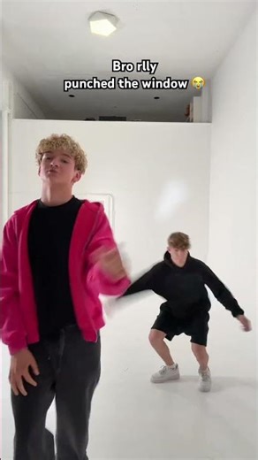 rip the window ‪@NidalWonderOfficial‬ #shorts #nidal #kaido #boxing #shadowboxing #fight #funny