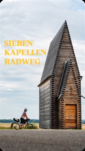 Saddle Stories on Instagram: "Moderne Architektur, Bikepacking & Natur - diese einzigartige Kombination bietet der 153 km lange Sieben Kapellen Radrundweg in Bayerisch Schwaben! 🚴‍♀️💨 Sieben renommierte Architekten haben im @dillinger_land sieben moderne Oasen aus Holz geschaffen. 🤫 Unser Favorit unter all den Kapellen ist jene von Alen Jasarevic in der Ludwigschwaige: Wenn man von innen das schwere Eisentor öffnet, hat man das Gefühl, das Tor zu einer anderen Welt zu öffnen. Man muss weder r