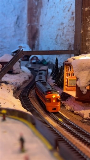 N Scale Trains Chugging Around the Christmas Layout #toytrain #modeltrains #modelrailroad