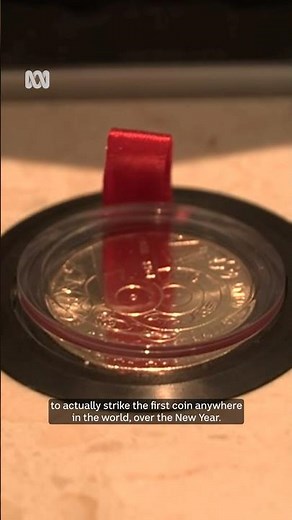 25-year-old collector strikes the first coin of 2025 | ABC NEWS