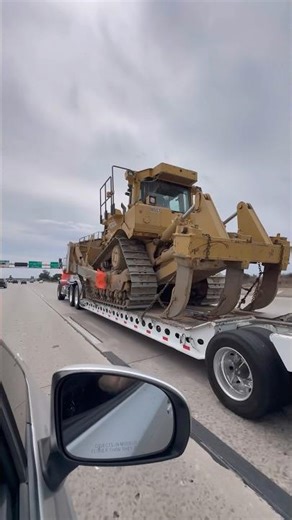 Truck hauling an OVERSIZE LOAD 🚨 #trucking #peterbilt