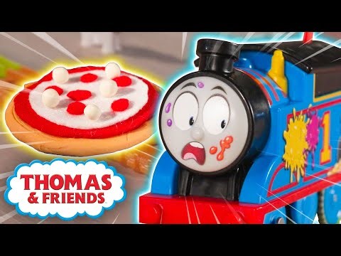 Bisakah Percy menangkap pizza terbang?! 🍕💨🚂 | Hati-hati, Thomas! | Kereta Thomas & Friends