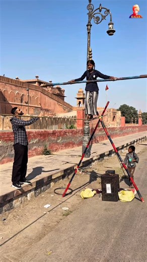Why tight rope walkers take long stick with them? रस्सी पर चलने वाले लोग अपने साथ लंबी छड़ी क्यों ले जाते हैं? . . . #knowledge #viralscience #rotational | Kalia Coaching Classes