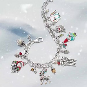 The holidays are upon us! Come into your nearest Brighton store, ‘cause today over 100 Holiday Accessories arrived to make you feel holly and jolly! We’ve got gift ideas and styling tips just for you! | Brighton