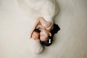 28K views · 993 reactions | photographed in February 8 days Noemi and Noah www.anabrandt.com Workshops www.workshops.anabrandt.com Online Learning www.bellybabyschool.com Online store www.bellybabywear.com | Ana Brandt Baby | Facebook