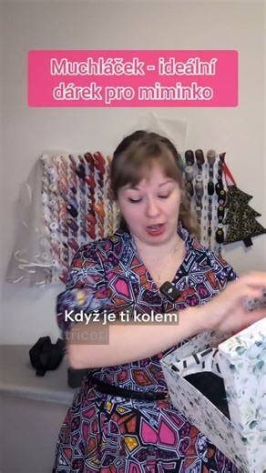 Lucie Holá | Lektorka on-line šicích kurzů on Instagram: "Ušij si muchláčka z panelu od Ababu 😊 Mám pro tebe 15% slevu s kódem NERDLENKA15, která platí až do 11. ledna. #ababu #šití #muchláček"