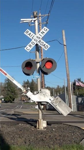 An old Modern Industries mechanical bell along the UP Brooklyn Sub in Turner, OR #shorts