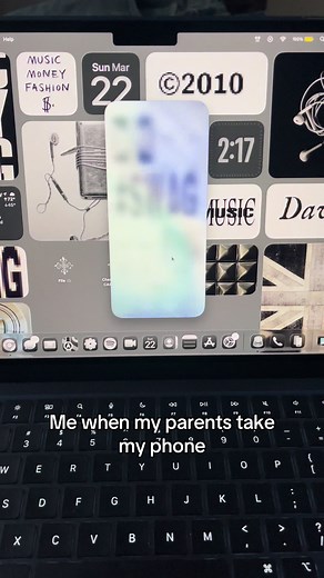 I love screen mirroring #iphone #macbook #fyp #viral #strictparents | Macbook