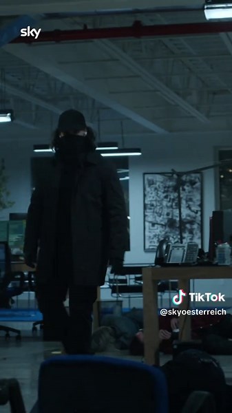 Einsteigen, festhalten und direkt rein in's Verbrechen. 😮‍💨🚨💥 Schau die neue Serie »CIA« mit Tom Ellis und Nick Gehlfuss jetzt bei Sky. #CIA #TomEllis #NickGehlfuss #SkyAT