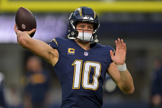 Justin Herbert injury update: Chargers QB suffers hand injury in Week 13