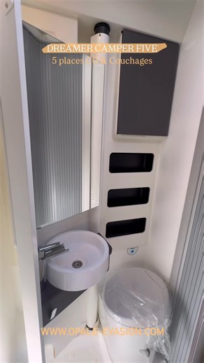 🚐 Nouveauté 2025 – Dreamer Camper Five Le fourgon familial par excellence : 5 places carte grise et 5 couchages réels, un concept rare sur le marché ! Finition Iron grey, élégante et moderne, pour un style qui attire les regards sur toutes les routes. Compact (6,36 m), maniable et tout équipé : lits superposés, lit pavillon, cuisine, salle d’eau, rangements… 👉 Prêt pour l’aventure en famille, sans compromis sur le confort, notre annonce : https://opale-evasion.com/produit/dreamer-camper-five-i