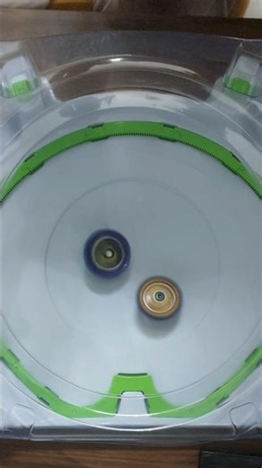 Dread Bahamut VS Mirage Fafnir #beybladebattle #beyblade #beybladeburstanime #beybladeburst