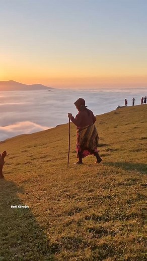 2.7K views · 1.8K reactions | Bulutların Üzerinde Yaşamın Adresidir Yaylalar.. En Doğalında Bir Yayla Manzarası.. /Karaağaç Obası/ Çayırbağı/ Düzköy/Trabzon #kesfet #keşfetteyiz #keşfetedüş #çayırbağı #trabzon #yayla #Doğa #huzur #manzara #dağlar #yayladayaşam #karadenizdeyaşam #karadeniz #nature #reels #karadenizden_esintiler | Baki Köroğlu | Facebook