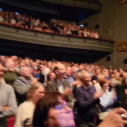 Quand Stephan Eicher envoie tout son amour à son public. ❤ | Théâtre Royal de Mons - TRM
