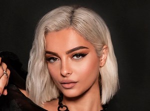 TikTokで人気爆発の「ガール・イン・ザ・ミラー」、歌詞や歌ってるビービー・レクサがガルパワすぎる！【特集】 | フロントロウ