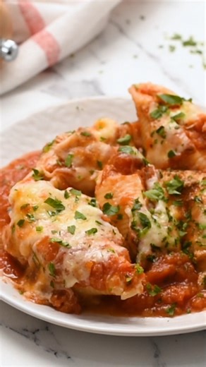 The Best Stuffed Shells Recipe https://amindfullmom.com/the-best-italian-stuffed-shells/ | A Mind "Full" Mom