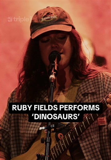 Ruby Fields Live Performance of 'Dinosaurs' at Festival