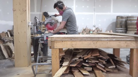 Dining Table Made Entirely from Pallets - UpCycling Project