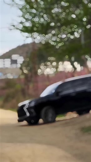 Exploring the Lexus LX 570: Luxury and Performance