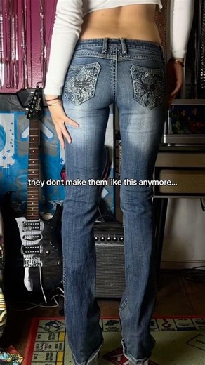 Low rise jeans supremacy #lowrisejeans #y2kfashion #vintagejeans #thriftfinds #lowrisedenim