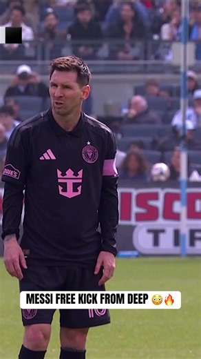 Lionel Messi squeeze it past the keeper 🐐💰 #Soccer #futbol #messi #lionelmessi #football