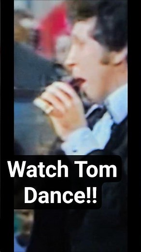 Tom Jones Dancing Super Wild #tomjones #dancing #singing #livemusic