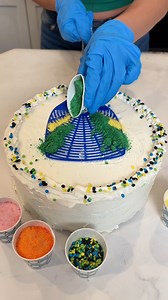 Fly swatter transforms cake This original video was produced by Network media LLC Productions and Juliette Electrique | Creative Crafting
