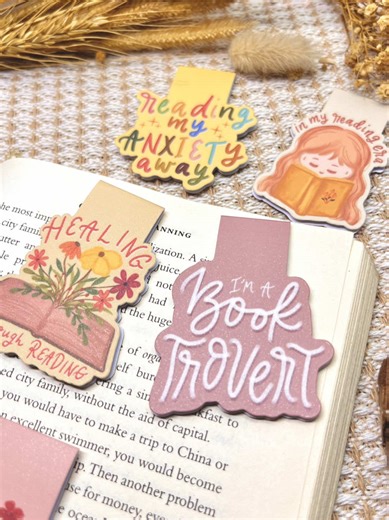 anxiety? not when you have a book in hand. grab this bookmarks now and read your worries away! ✨ #magneticbookmarks #bookmark #booktrovert #bookclub #booklover #books #supportsmallbusiness #artshop #bookworm #booktok