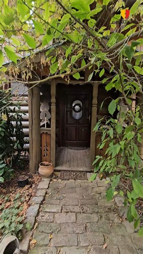 10K views · 60 reactions | Kilencezer kilométert tett meg ez a szegedi rönkház és most akár a tied is lehet – nézd meg belülről! Részletek a kommentek között. | Delmagyar.hu | Facebook