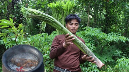 Filipino Cooking: Elephant Foot Yam in Coconut Milk