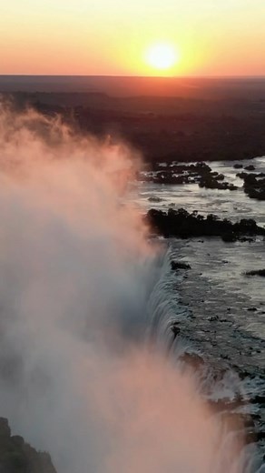 Victoria Falls is more than just a waterfall, it’s a force of nature! Witness the raw power of cascading water, feel the spray on your face, and hear the thunderous roar echo through the gorge. A true bucket list experience! #VictoriaFalls #NaturalWonders #BucketList #TravelGoals #ExploreAfrica | JENMAN African Safaris