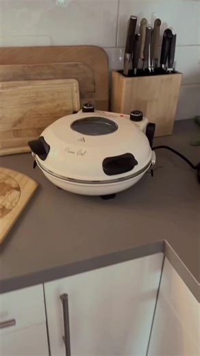Pizza Girl (@theogpizzagirl)’s videos with original sound - Pizza Girl