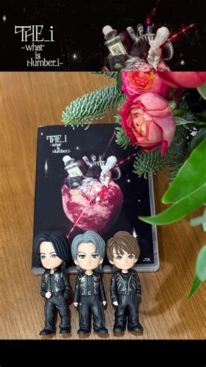 ♡THE_i -what is Number_i-♡ Number_i 初の長期密着ドキュメンタリー『THE_i -what is Number_i-』 Amazonから届きました！ 初回封入特典でQR画像データダウンロードもあるのね！ 知らなかったから嬉しい💓 ワクワク🫀😊 週末にゆっくり見ようっと🙌 #Number_i# THE_i#iLYs