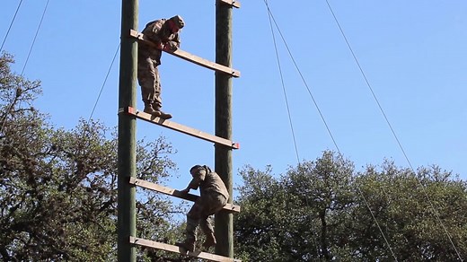 US Military News • MIRC Soldier Explains the Obstacle Course • Best Warrior Competition Apr 17 2021