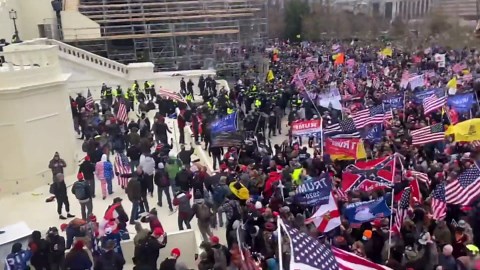 Video shows Capitol rioter hit officer with fire extinguisher