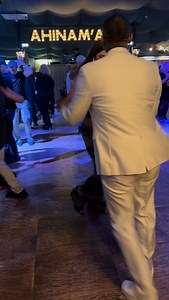 Bailando con la rica salsa del tren 🚂 musical de Cuba 🇨🇺 @losvanvanoficial 👸🏻❤️🧑🏾con mi flaquita @aler23 I love you ❤️ 🇨🇺SE BAILAAAA CON JORGE LUIS🇮🇹 | Jorge Luis -Se baila con Jorge luis