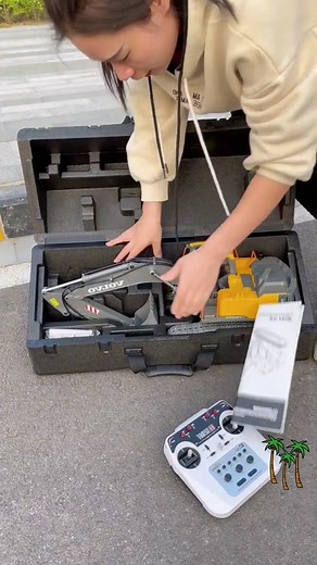 Unpacking a new toy #fyp #foryou #toy #toys #toycar #model #rc #rctoy #rctoys #rccar #rctruck #excavator