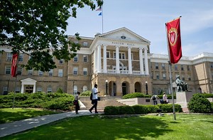 University of Wisconsin-Madison - Học bổng và Ranking - Du Học Thành Công