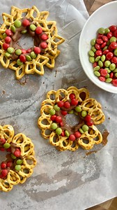 146 reactions · 19 shares | 24 days of Christmas recipes ✨♥️ day 11: pretzel wreaths 泌 These are such a cute little festive snack! Ingredients: Pretzels Melted chocolate Christmas smarties Method Dip the pretzels in the chocolate and assemble into a wreath. Add some Christmas smarties and leave in the fridge for the chocolate to set. Enjoy! #festivefood #festiverecipes #easyrecipes #nobakerecipe #christmasrecipes #christmasfoodideas | Kizactivelife | Facebook