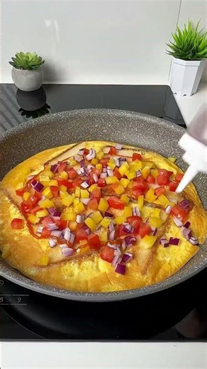 Turn Bread & Eggs Into This Crispy Breakfast Pizza