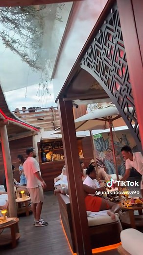 YONA BEACH Club: Un moment magique à Phuket