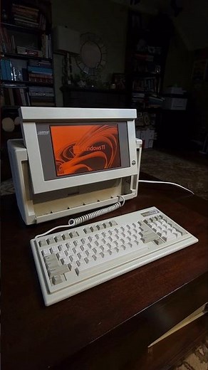 Downloading wallpapers before the Internet using 1987s Compaq Portable III #shorts #vintagecomputer