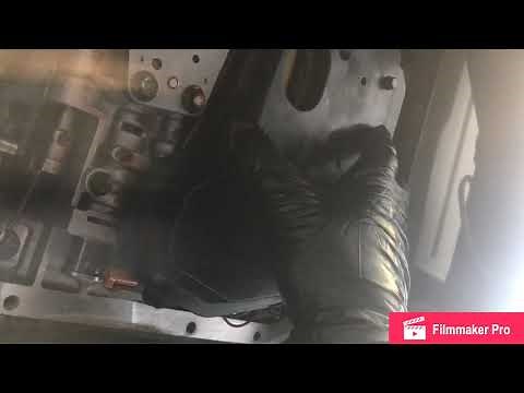 "How To": 1999-2006 Chevy truck 4L60e Transmission filter and fluid change.