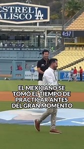 ¡TODO UN PELOTERO! 🤩🇲🇽⚾ Sergio ’Checo’ Pérez saltó al diamante en el Dodger Stadium para lanzar la primera bola en el duelo entre Dodgers y Phillies de la #MLB #Deportes #Baseball #Dodgers #ChecoPerez #Lanzamiento #Phillies #ElDeporteAquiPasa | Claro Sports