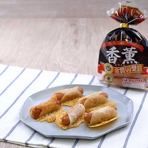 カリカリジューシー♪ ウインナーのチーズ羽根つきロールのレシピ動画・作り方 | デリッシュキッチン