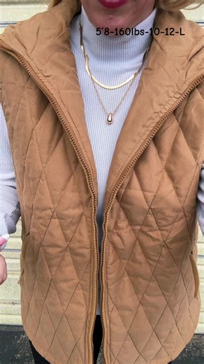 True to size - zipper vest - zipper pockets #quilitedvest