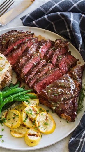 Touring w. KISS- Sharing Steak Dinner and RUSH Stories (Kevin of Crown Lands)