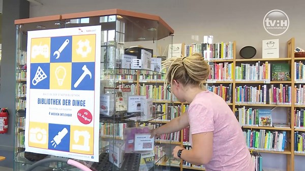 9.9K views · 96 reactions | Am Mittwoch wurde am Hallmarkt Halles erste Bibliothek der Dinge eröffnet. Was in anderen Städten schon länger funktioniert, will man jetzt auch hier ausprobieren. Wir haben uns die neue Bibliothek erklären lassen... 邏 | TV Halle | Facebook