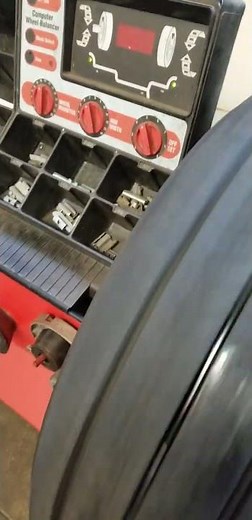 Old school snapon wheel balancer